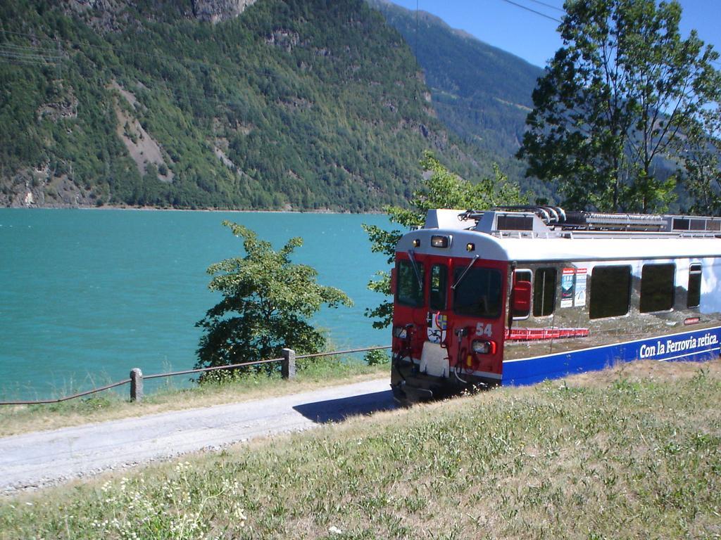 Hotel Posta Poschiavo Exterior photo